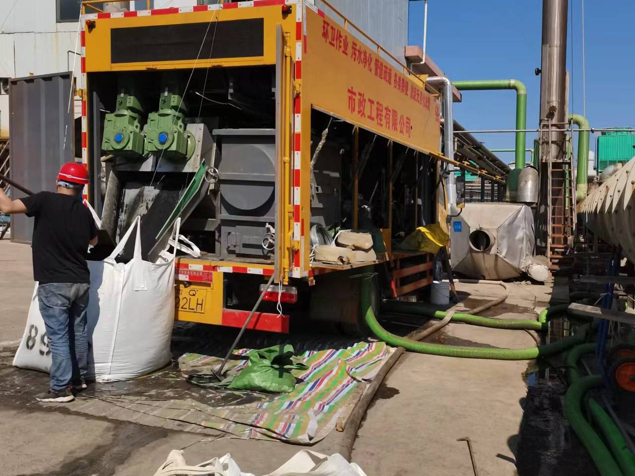 南县淤泥压干处理