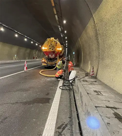 南县隧道排水渠清淤